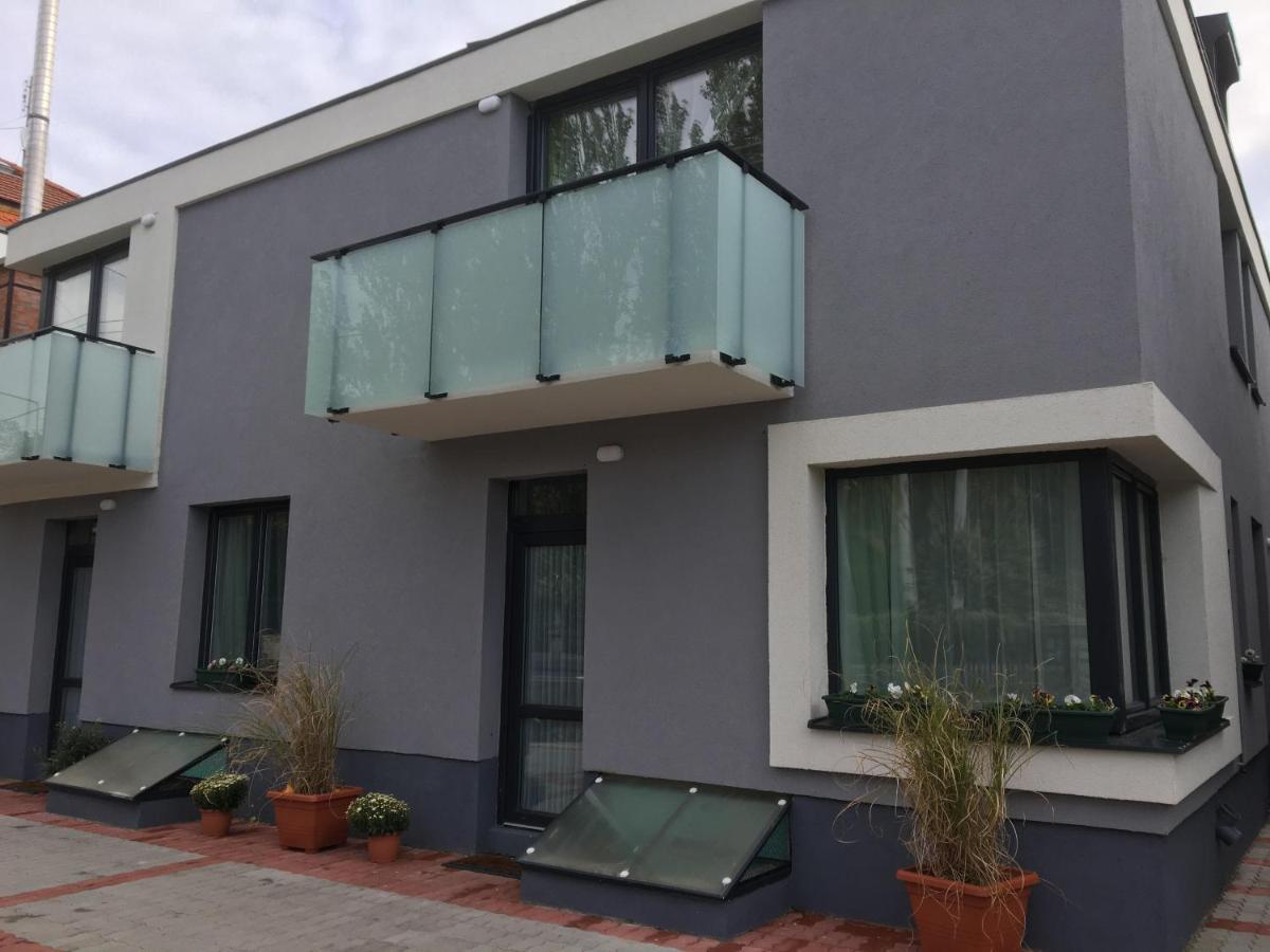 Apartmanhotel Baraton*** Balatonfured Bagian luar foto